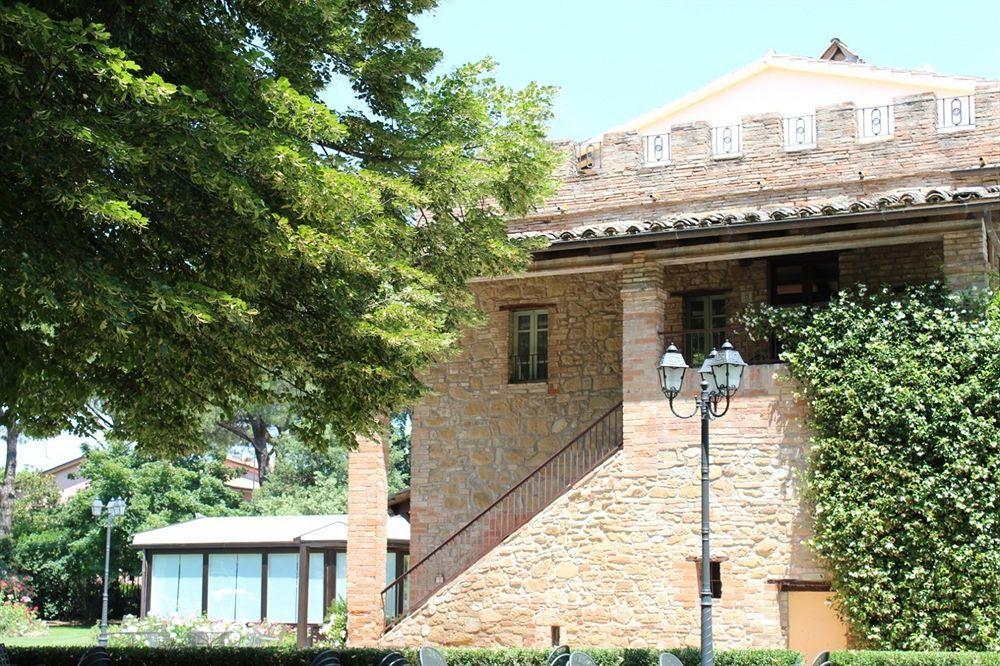 Hotel Assisi Parco Dei Cavalieri Petrignano Bagian luar foto